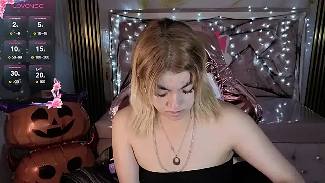 Snapshot of lili_conor_s chatting on 17, 10, 2025 lili conor s online show from 17, 10, 2025