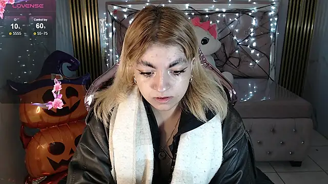 Snapshot of lili_conor_s chatting on 23, 10, 2025 lili conor s online show from 23, 10, 2025