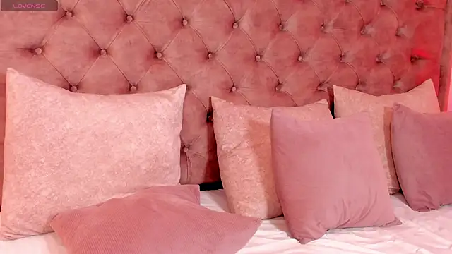 Snapshot of regina_noctixx chatting on 9, 11, 2025 regina noctixx online show from 9, 11, 2025