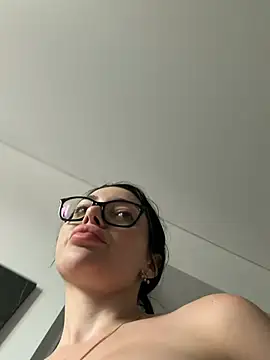 Mia Splash online show from 8, 7, 2026