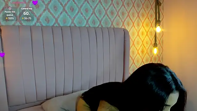 Snapshot of SOPHIATRISTA chatting on 1, 3, 2025 SOPHIATRISTA online show from 1, 3, 2025