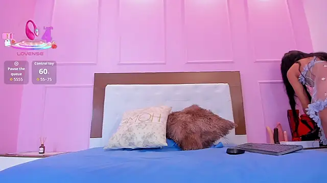 Snapshot of SOPHIATRISTA chatting on 15, 9, 2025 SOPHIATRISTA online show from 15, 9, 2025