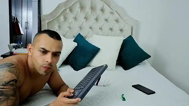 Bastiandelux online show from 9, 10, 2025