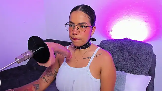 Snapshot of AngelaRicci chatting on 20, 11, 2025 AngelaRicci online show from 20, 11, 2025