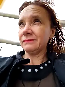 Snapshot of chanel-2025 chatting on 13, 3, 2025 chanel-2025 online show from 13, 3, 2025