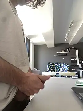 Snapshot of mikekmi21 chatting on 5, 3, 2025 mikekmi21 online show from 5, 3, 2025