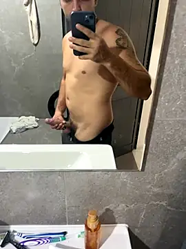 Snapshot of mikekmi21 chatting on 17, 9, 2025 mikekmi21 online show from 17, 9, 2025