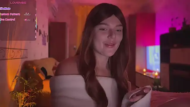 Snapshot of CherryRed_Girl chatting on 21, 10, 2025 CherryRed Girl online show from 21, 10, 2025