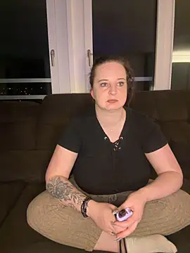curvy eina online show from 7, 3, 2025