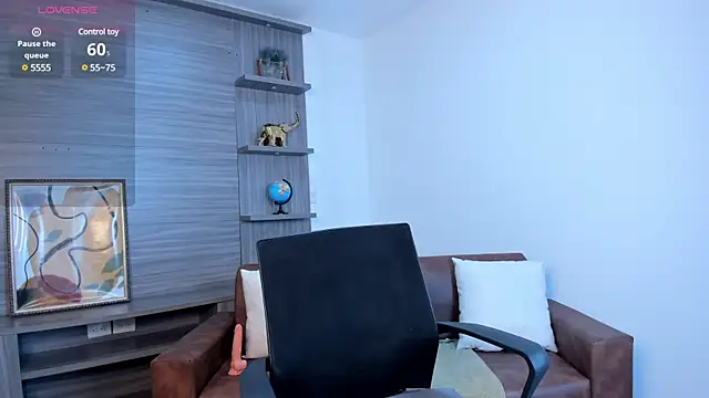 Ivaannaa  online show from 5, 3, 2025