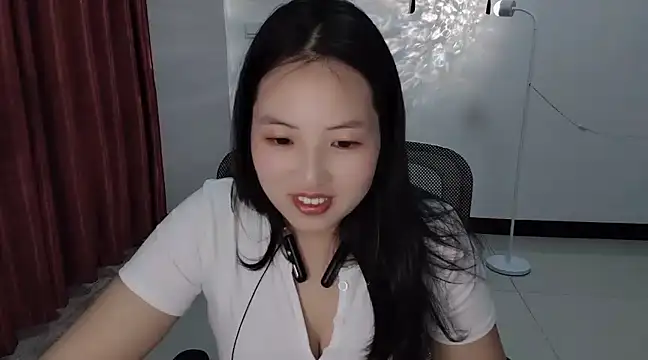 Snapshot of Ellie-BabyLoe chatting on 5, 3, 2025 Ellie-BabyLoe online show from 5, 3, 2025