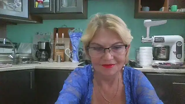Snapshot of Heidi-Helga chatting on 12, 9, 2025 Heidi-Helga online show from 12, 9, 2025