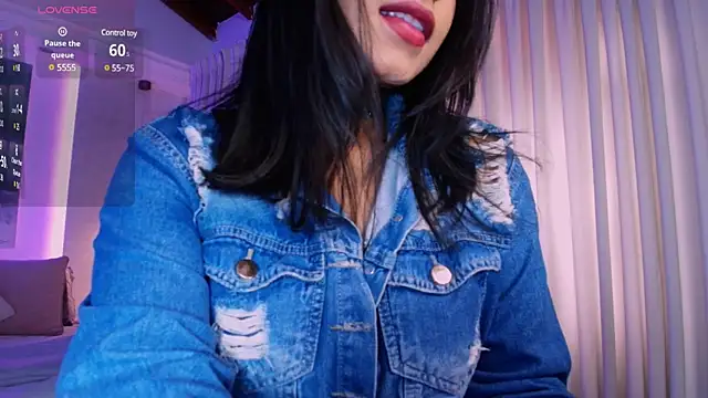 Snapshot of hannah_thomson_ chatting on 3, 3, 2025 hannah thomson online show from 3, 3, 2025