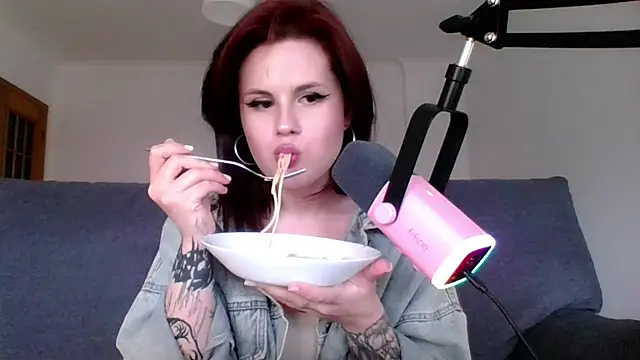 Della Ideal online show from 6, 3, 2025