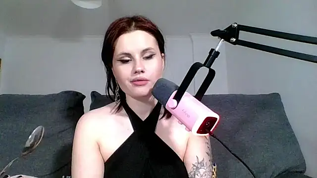 Della Ideal online show from 13, 3, 2025