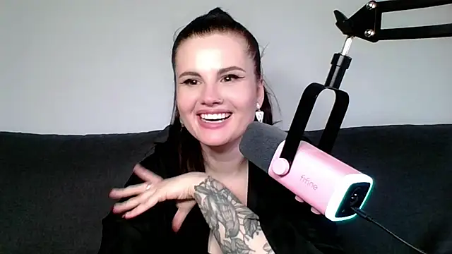 Della Ideal online show from 19, 3, 2025