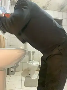 Snapshot of rogerdik76 chatting on 4, 2, 2026 rogerdik76 online show from 4, 2, 2026