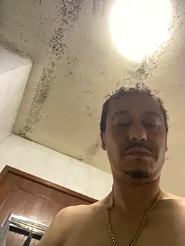 Snapshot of rogerdik76 chatting on 29, 3, 2026 rogerdik76 online show from 29, 3, 2026