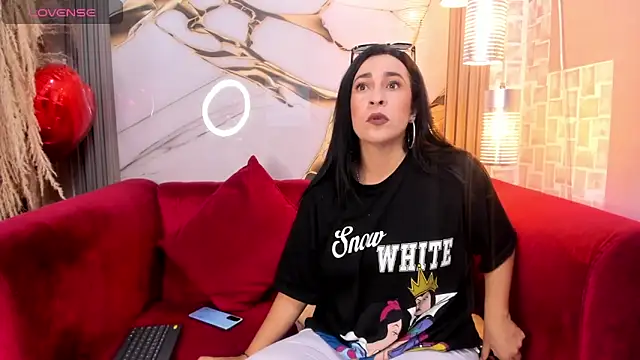 Bella williamss  online show from 15, 12, 2025