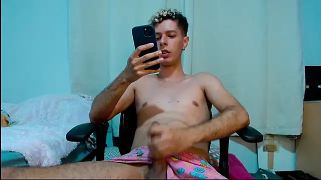 Snapshot of blondetwink chatting on 24, 2, 2025 blondetwink online show from 24, 2, 2025