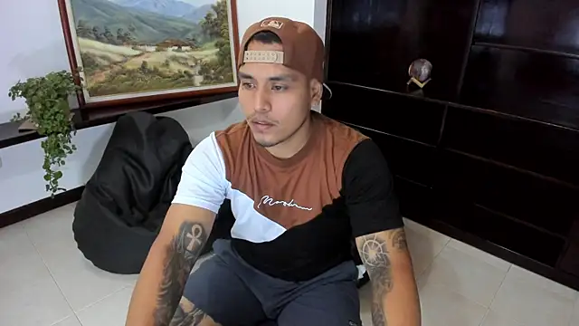 Snapshot of maxflurry_ chatting on 4, 3, 2025 maxflurry online show from 4, 3, 2025