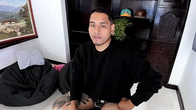 Snapshot of maxflurry_ chatting on 8, 3, 2025 maxflurry online show from 8, 3, 2025