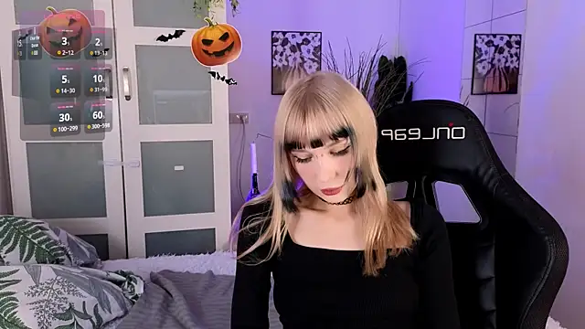 Snapshot of Cherry_Bite chatting on 30, 10, 2025 Cherry Bite online show from 30, 10, 2025