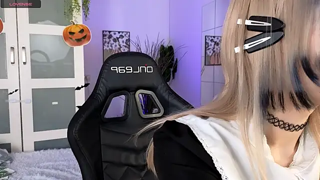 Snapshot of Cherry_Bite chatting on 31, 10, 2025 Cherry Bite online show from 31, 10, 2025