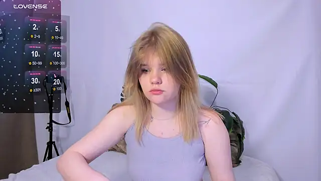 Snapshot of LaseyMoon chatting on 6, 3, 2025 LaseyMoon online show from 6, 3, 2025