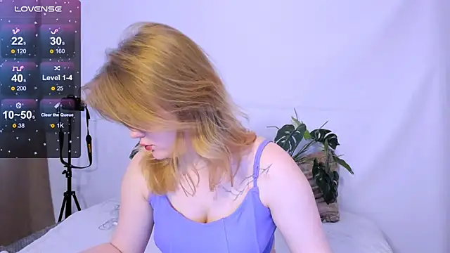 Snapshot of LaseyMoon chatting on 8, 3, 2025 LaseyMoon online show from 8, 3, 2025