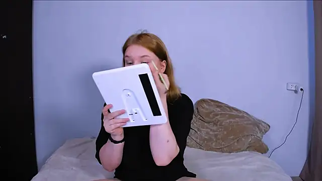 Snapshot of LaseyMoon chatting on 9, 9, 2025 LaseyMoon online show from 9, 9, 2025