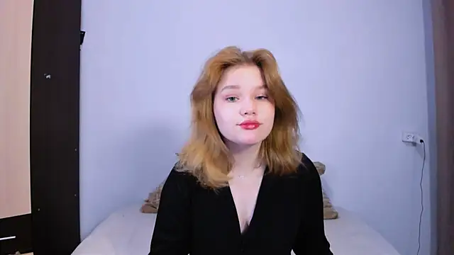 Snapshot of LaseyMoon chatting on 15, 9, 2025 LaseyMoon online show from 15, 9, 2025