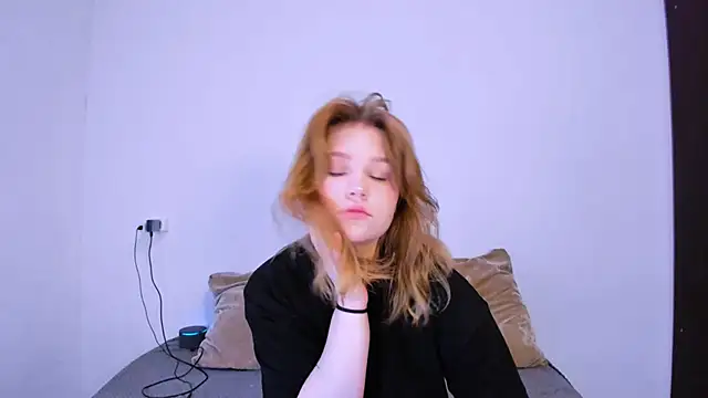 LaseyMoon online show from 2, 11, 2025