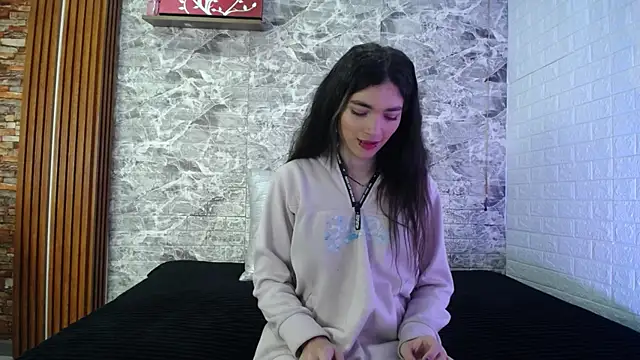 Snapshot of MaeveKuro chatting on 9, 9, 2025 MaeveKuro online show from 9, 9, 2025