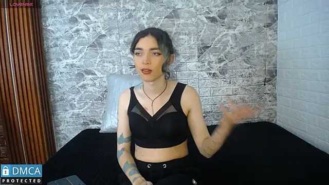 Snapshot of MaeveKuro chatting on 13, 9, 2025 MaeveKuro online show from 13, 9, 2025