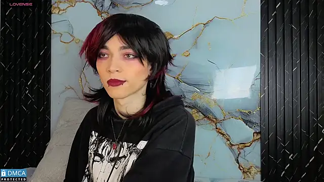 Snapshot of MaeveKuro chatting on 17, 10, 2025 MaeveKuro online show from 17, 10, 2025