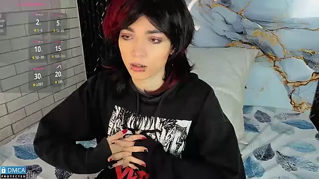 Snapshot of MaeveKuro chatting on 23, 10, 2025 MaeveKuro online show from 23, 10, 2025