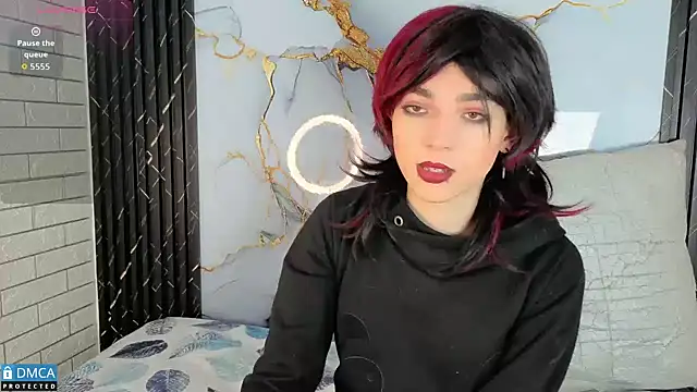 Snapshot of MaeveKuro chatting on 30, 10, 2025 MaeveKuro online show from 30, 10, 2025