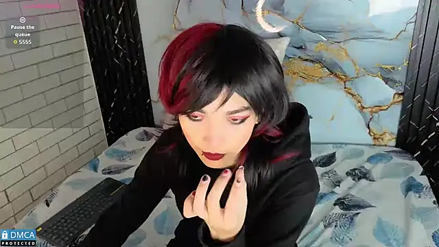 Snapshot of MaeveKuro chatting on 31, 10, 2025 MaeveKuro online show from 31, 10, 2025