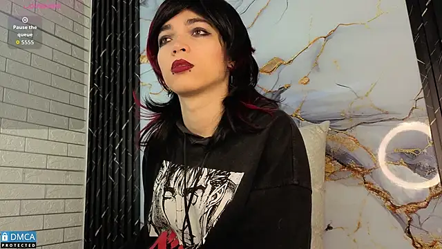 Snapshot of MaeveKuro chatting on 5, 11, 2025 MaeveKuro online show from 5, 11, 2025