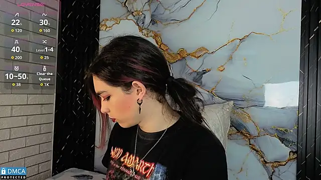 Snapshot of MaeveKuro chatting on 8, 11, 2025 MaeveKuro online show from 8, 11, 2025