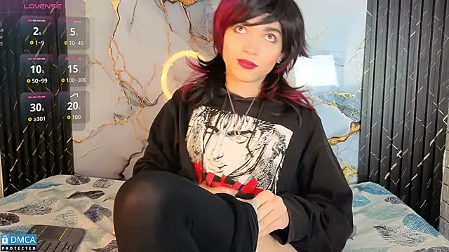 Snapshot of MaeveKuro chatting on 10, 11, 2025 MaeveKuro online show from 10, 11, 2025