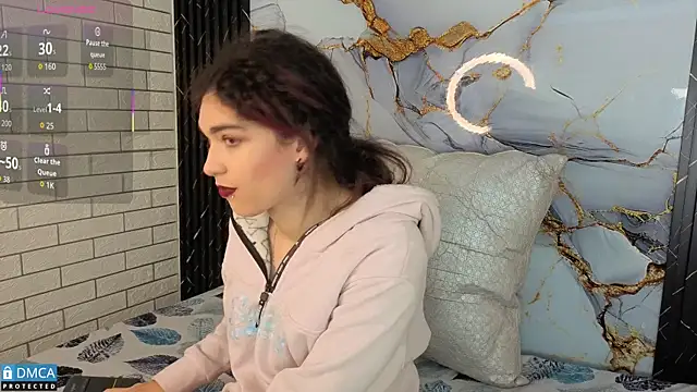 Snapshot of MaeveKuro chatting on 15, 11, 2025 MaeveKuro online show from 15, 11, 2025