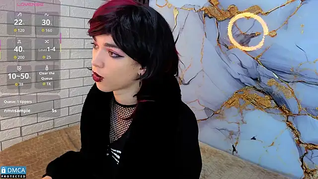 Snapshot of MaeveKuro chatting on 19, 11, 2025 MaeveKuro online show from 19, 11, 2025