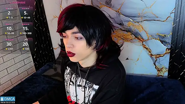 Snapshot of MaeveKuro chatting on 4, 12, 2025 MaeveKuro online show from 4, 12, 2025