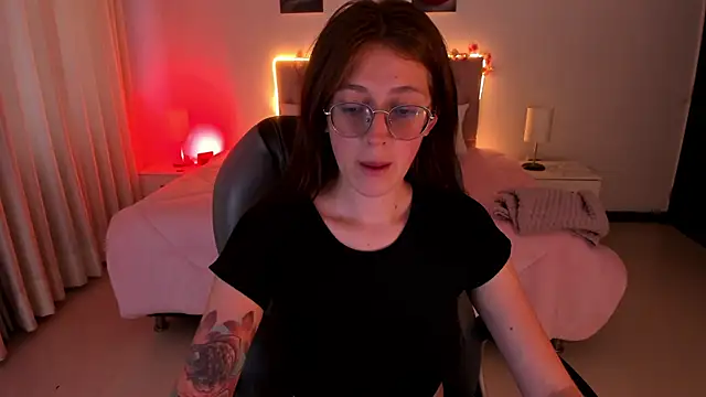 Emily Warren  online show from 10, 11, 2025