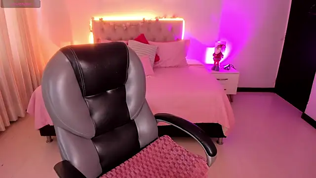 Emily Warren  online show from 20, 12, 2025