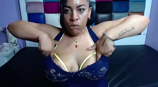 Snapshot of CandelaBrown_ chatting on 1, 3, 2025 CandelaBrown online show from 1, 3, 2025