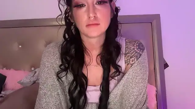 Snapshot of IvyyRosee88 chatting on 17, 10, 2025 IvyyRosee88 online show from 17, 10, 2025