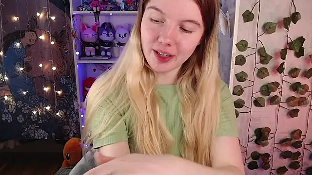 Strawberry juli online show from 27, 2, 2025